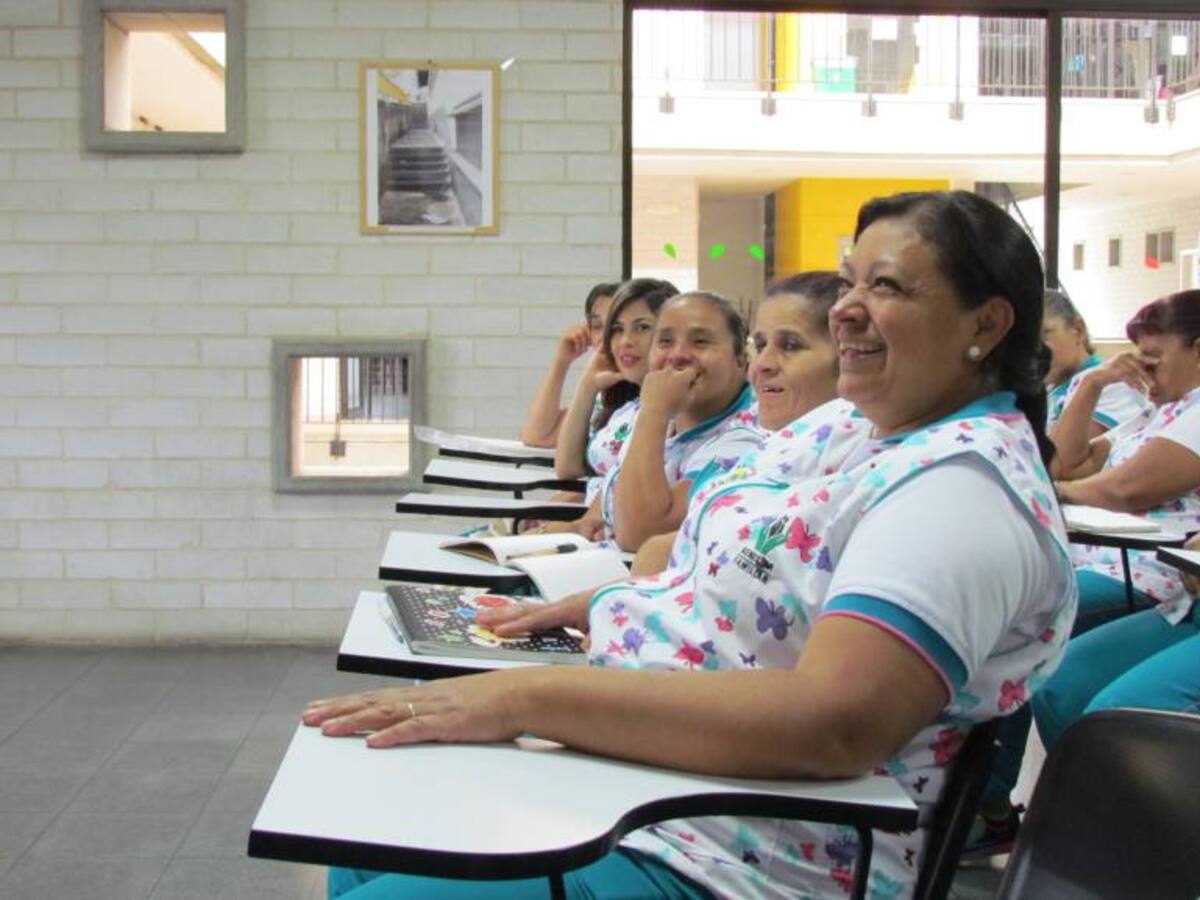 La Alcaldía de Medellín reconoce la labor de 2.500 mujeres dedicadas al cuidado de la primera infancia