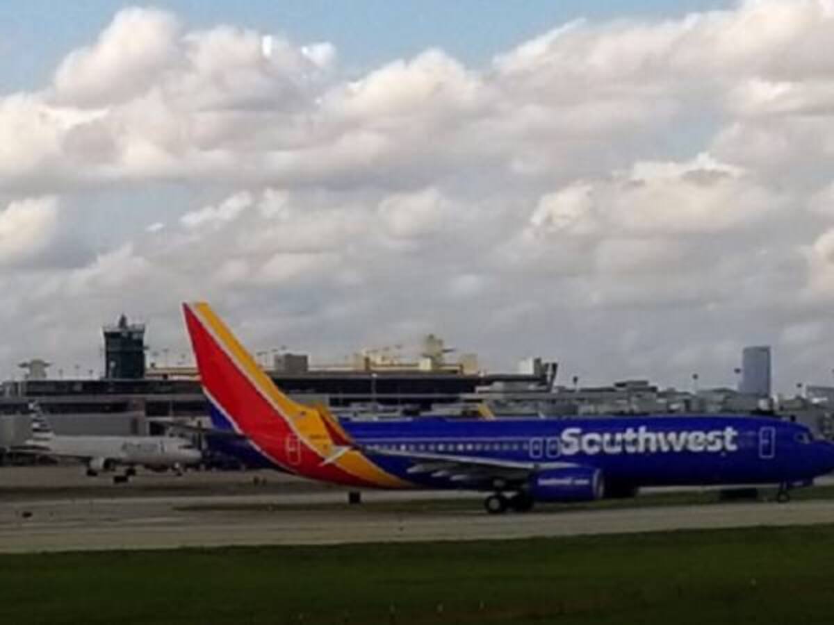 Revelan audio en el que piloto de Southwest pide aterrizaje de emergencia