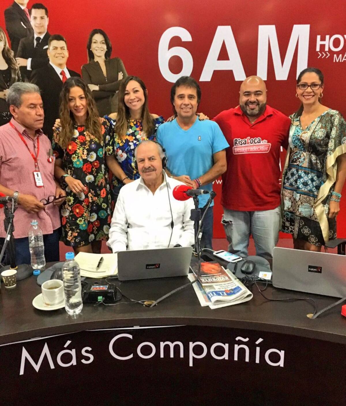 Darío Arizmendi, Darcy Quinn, Erika Fontalvo, César Augusto Londoño y Patricia Pardo realizan el programa desde el salón Rodrigo Lara Bonilla, en la sede de la Asamblea del Huila, donde don acogidos por los huilenses encabezados por el director local Marco Fidel Yukumá y sus periodistas Julio Díaz Sánchez y Gelitza Jiménez. La nota de humor está a cargo de Risaloca, el popular initegrante de La Luciérnaga