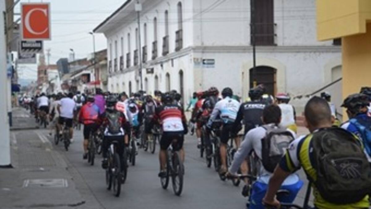 Fotos: Ciclopaseo en el Valle contra el reclutamiento de menores