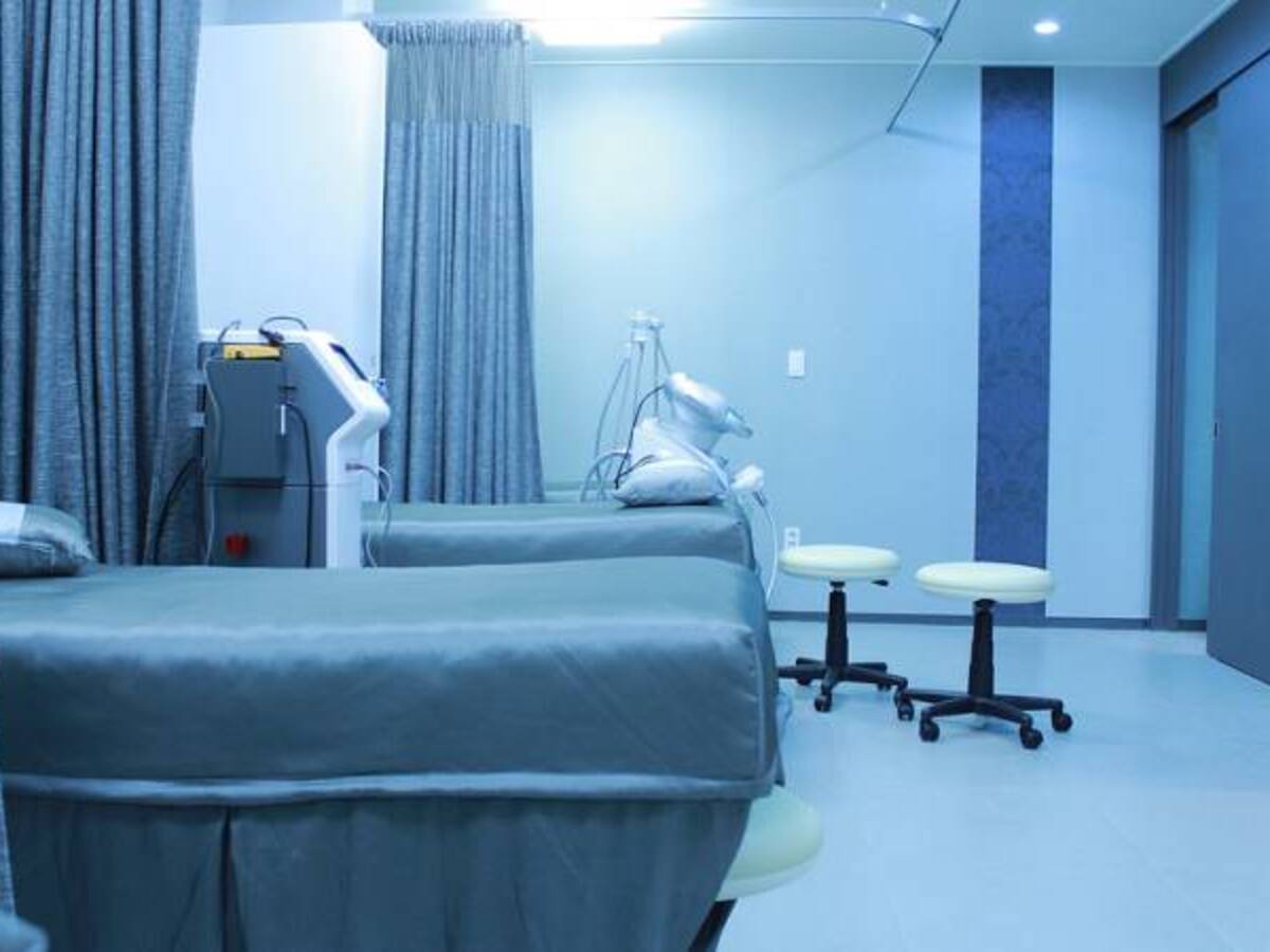 Mujer entró al hospital por una infección renal y salió sin manos ni pies