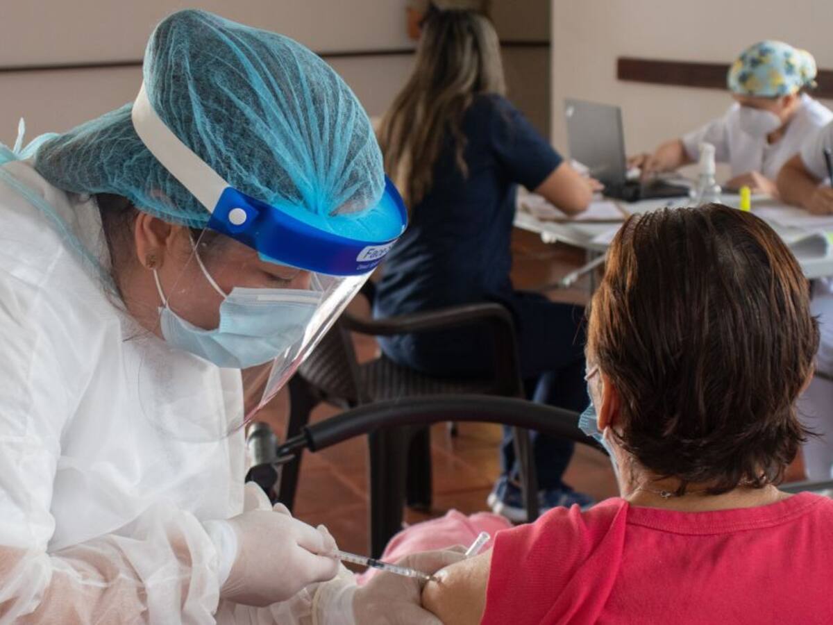Buscan en Risaralda a adultos mayores de 80 años que faltan por vacunar
