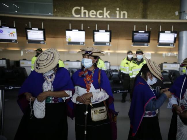 Aeropuerto El Dorado se convierte en escenario de protesta para indígenas
