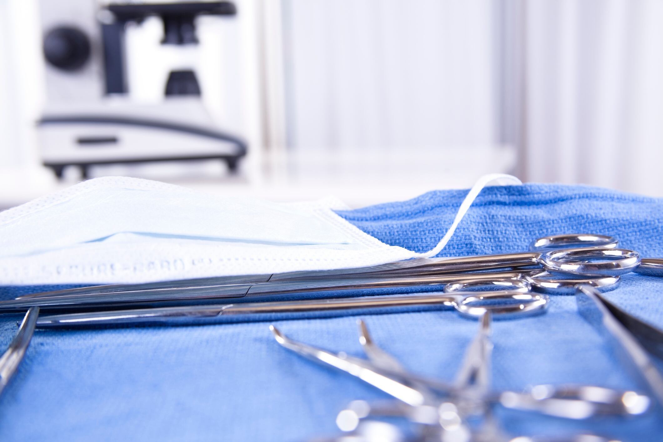 Se estarían realizando necropsias al aire libre en el cementerio de Plato