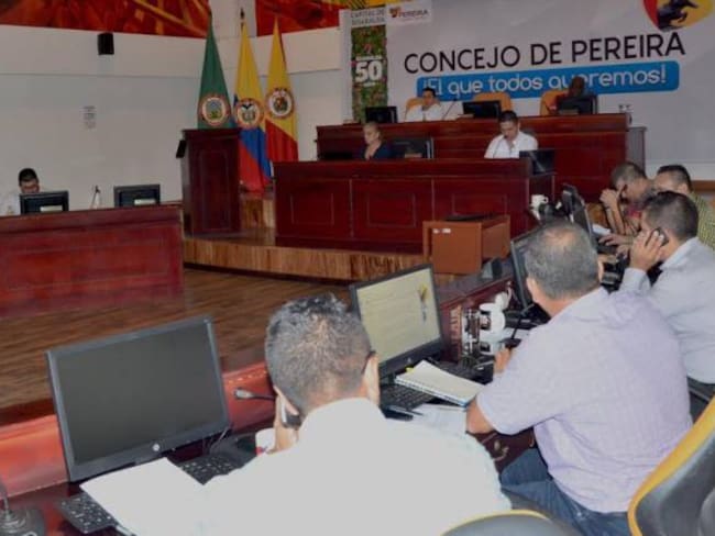 Concejal César Gómez se refiere a la polémica por denunciar que una colega se robó una mata