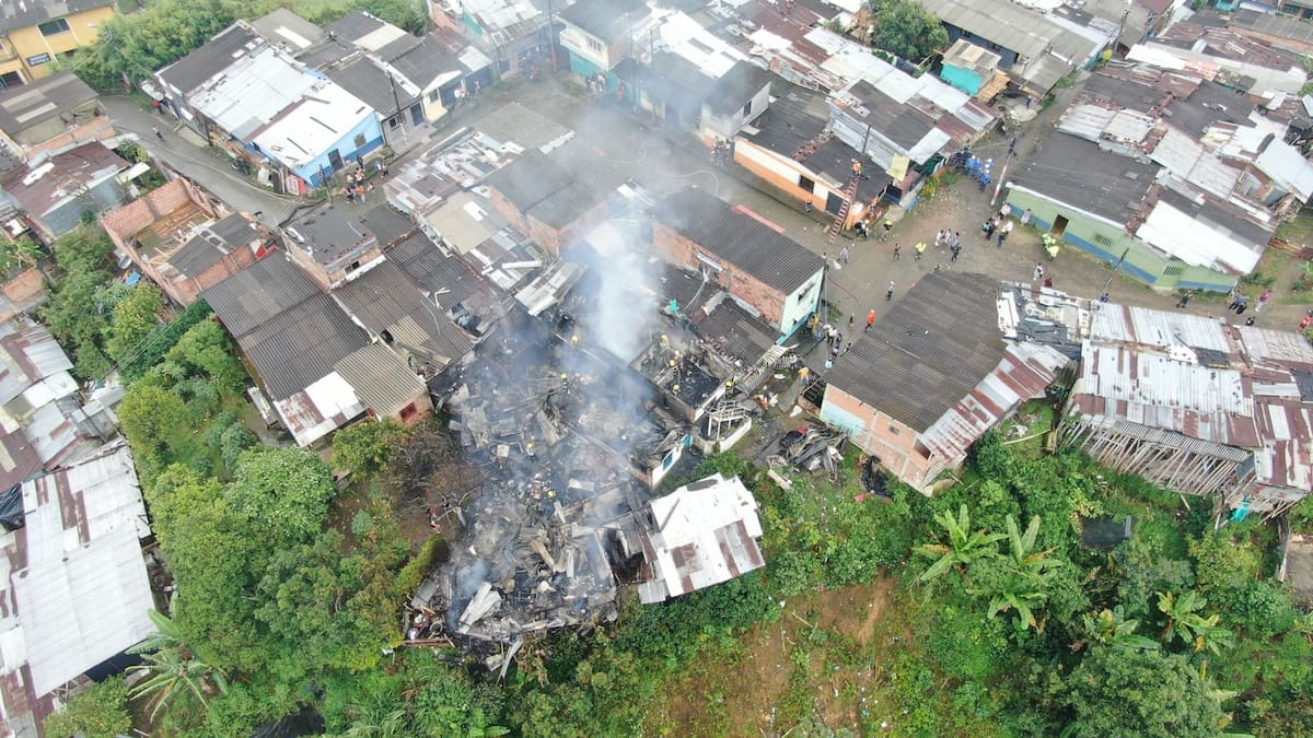 Incendio en la comuna de Villasantana dejó seis viviendas afectadas