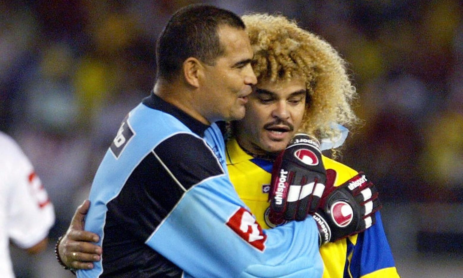 Jose Luis Chilavert y  Carlos "El Pibe" Valderrama en un partido en 2004 / Getty Images