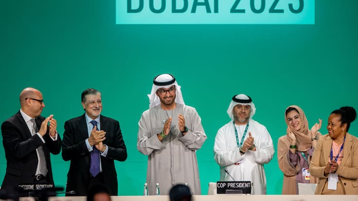 Dubai (United Arab Emirates), 13/12/2023.- President of COP28 and UAE&#039;s Minister for Industry and Advanced Technology Dr. Sultan Ahmed Al Jaber (C) during a plenary session at the 2023 United Nations Climate Change Conference (COP28), in Dubai, United Arab Emirates, 13 December 2023. The 2023 United Nations Climate Change Conference (COP28), runs from 30 November to 12 December, and is expected to host one of the largest number of participants in the annual global climate conference as over 70,000 estimated attendees, including the member states of the UN Framework Convention on Climate Change (UNFCCC), business leaders, young people, climate scientists, Indigenous Peoples and other relevant stakeholders will attend. (Emiratos Árabes Unidos) EFE/EPA/MARTIN DIVISEK