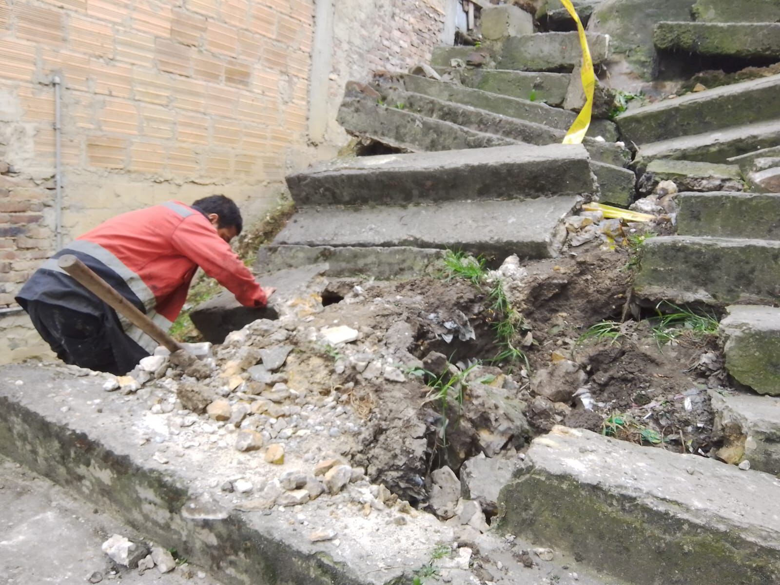 Escalera que se desplomó en Santa Rita. Foto: IDIGER