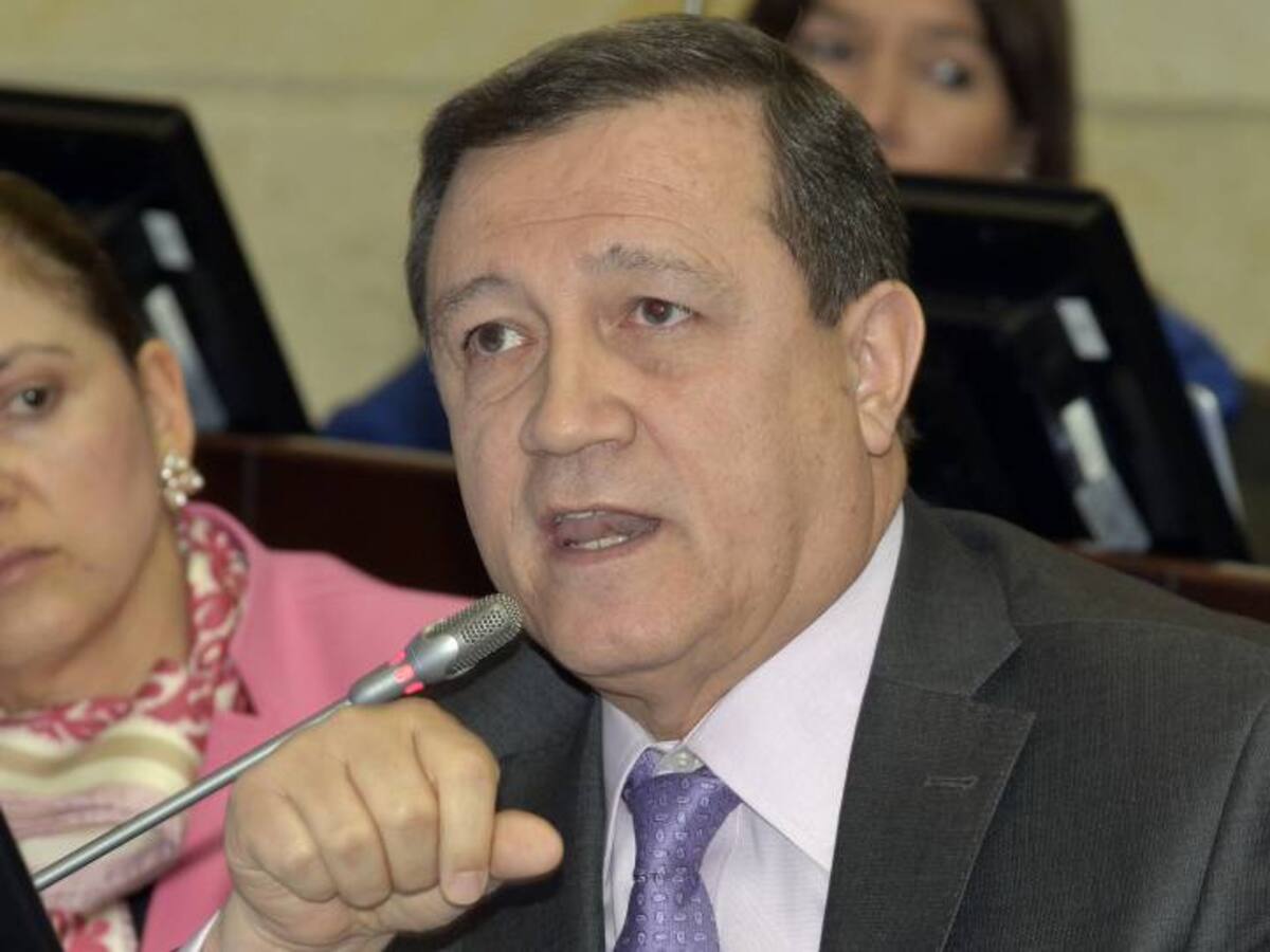 Congreso crea comisión para investigar escándalo de contratación en la Fiscalía