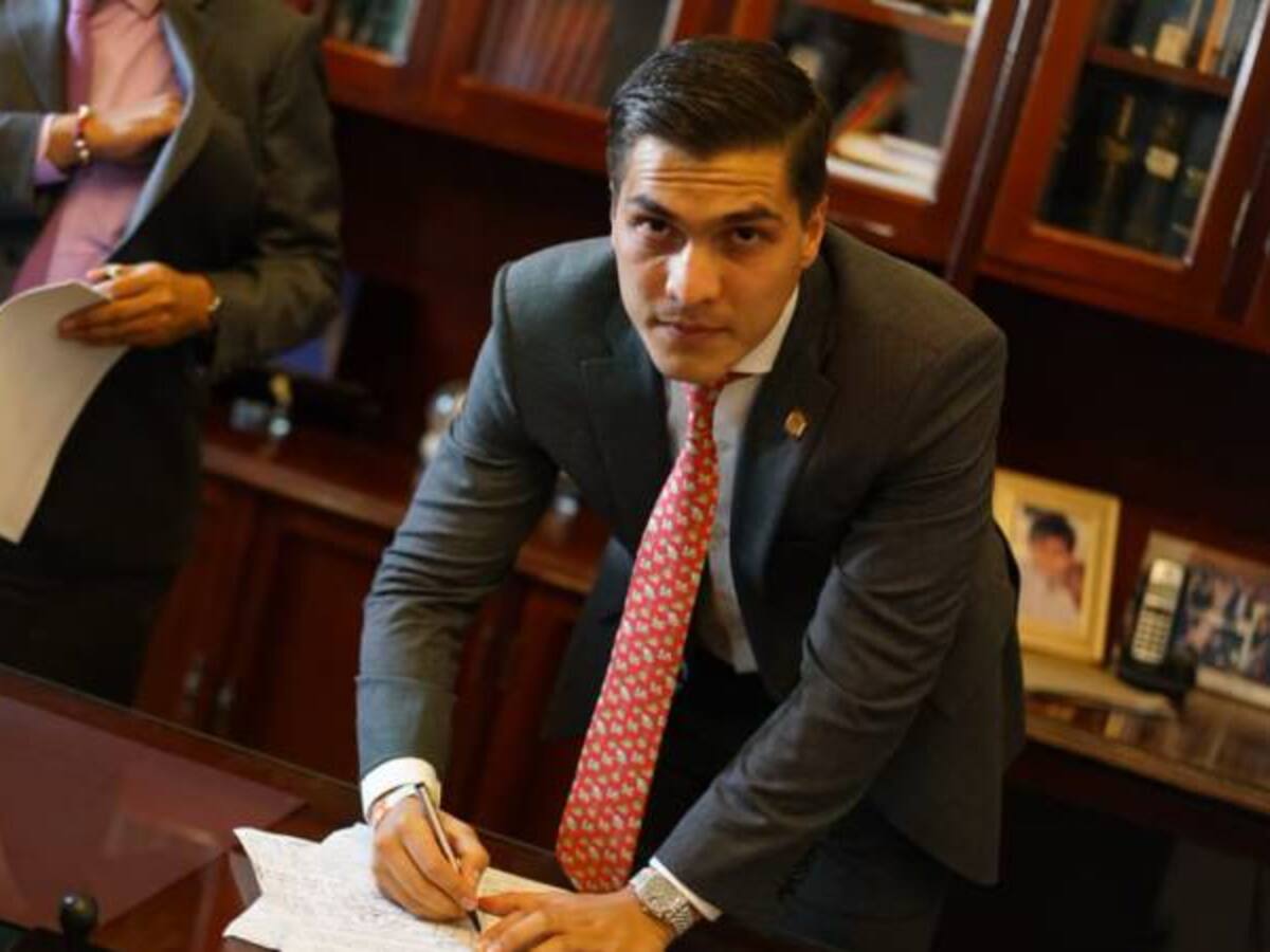 Liberales radican decálogo para proteger usuarios de aerolíneas