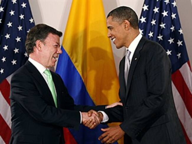 Santos se solidariza con Obama y EE.UU. por tiroteo "irracional" en una escuela