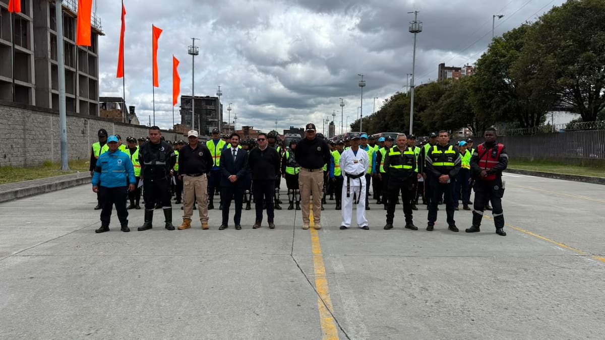 Proponen a De La Espriella crear un escuadrón élite de seguridad para Transmilenio y Metro de Bogotá