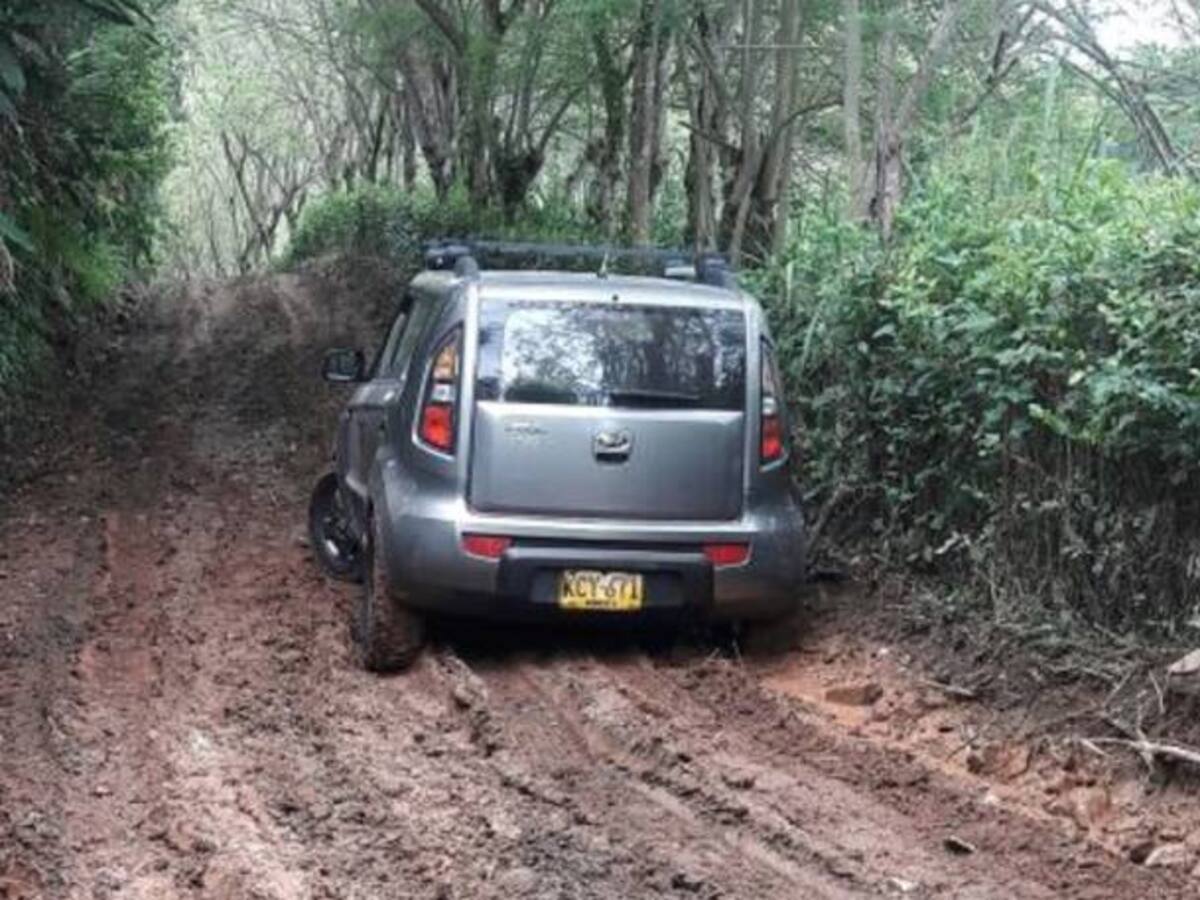 Vía rural vereda La Cabaña de Buenavista, Quindío en mal estado luego de intervención por gobernación