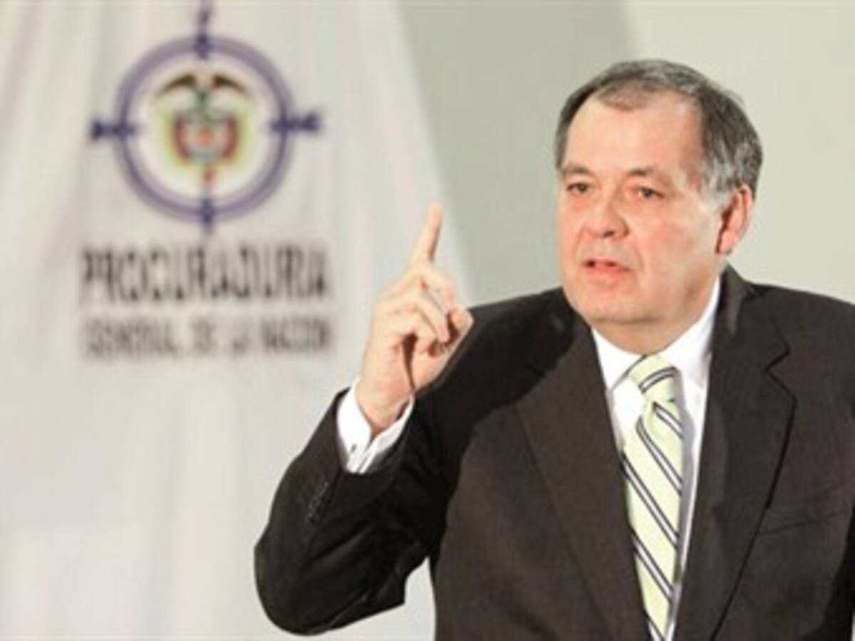 "Por guerrerista" piden renuncia del procurador Alejandro Ordóñez