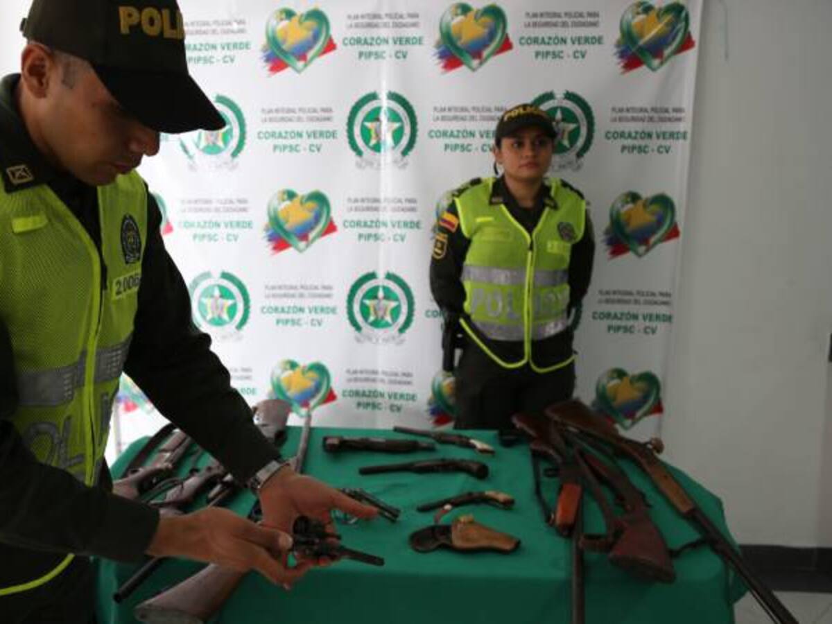 Habitantes de Aranzazu entregan sus armas