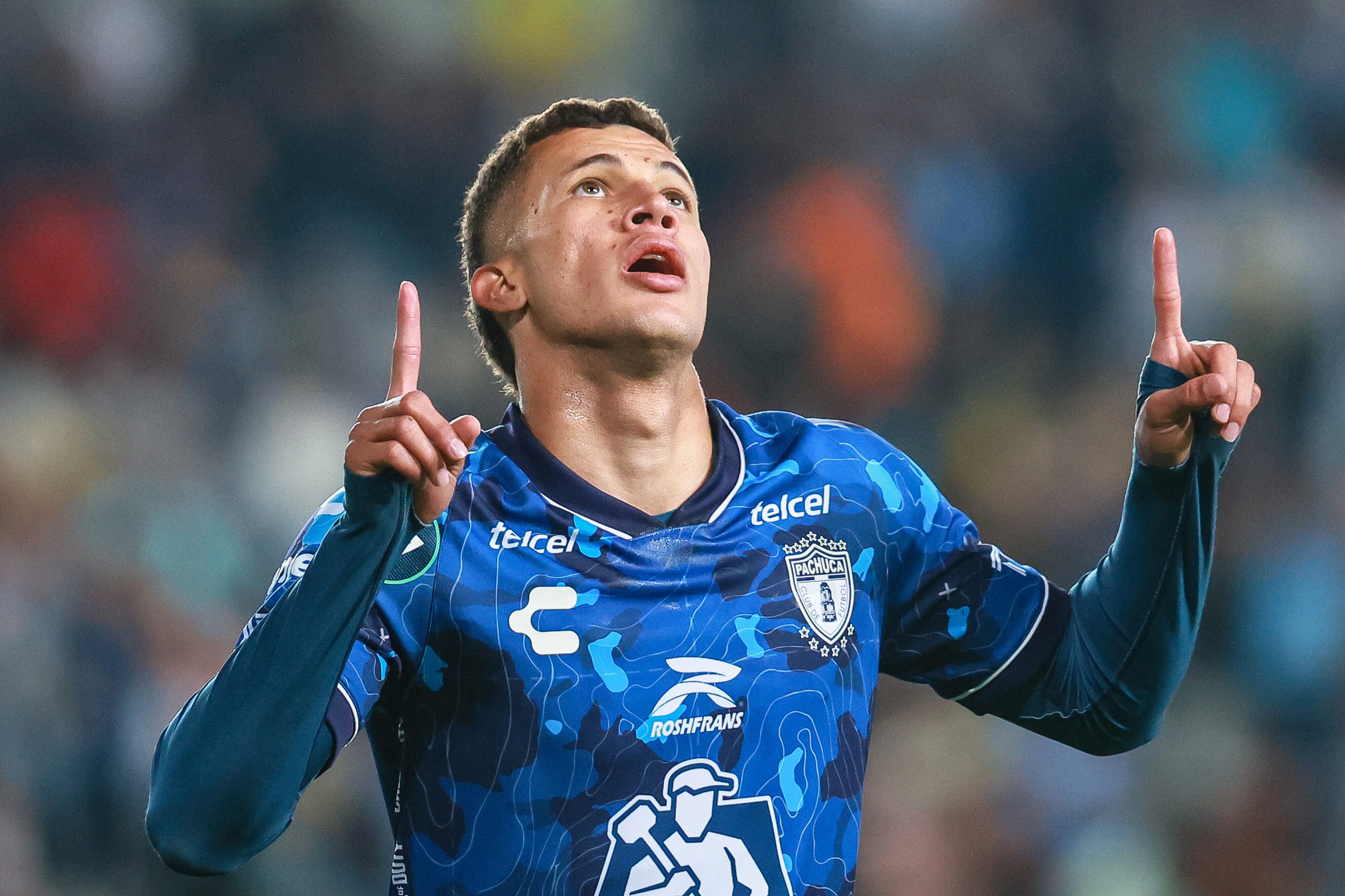 Nelson Deossa celebra su anotación ante el América. (Photo by Manuel Velasquez/Getty Images)