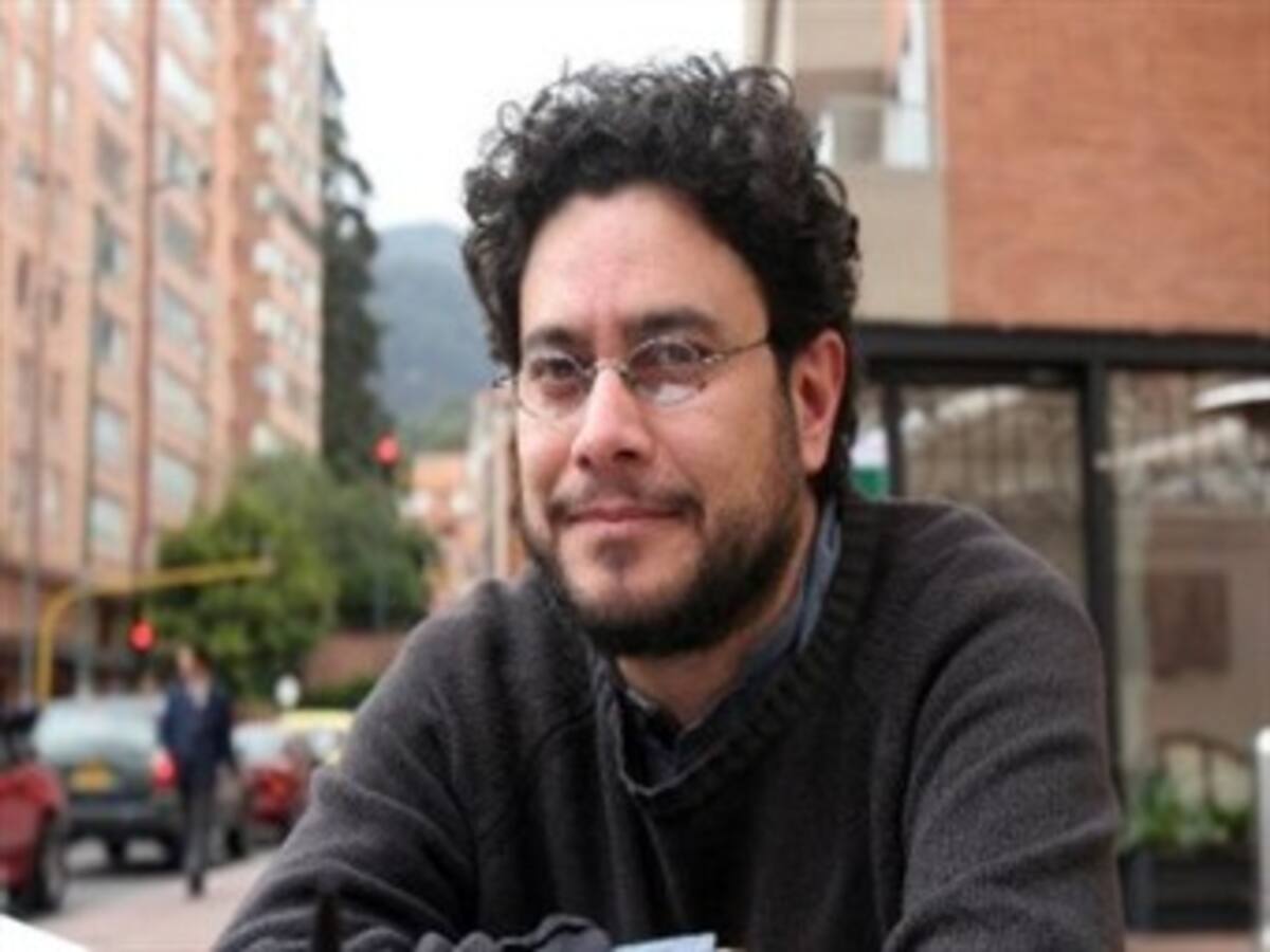 No es necesario ser parte de la guerrilla para apoyar la paz: Iván Cepeda