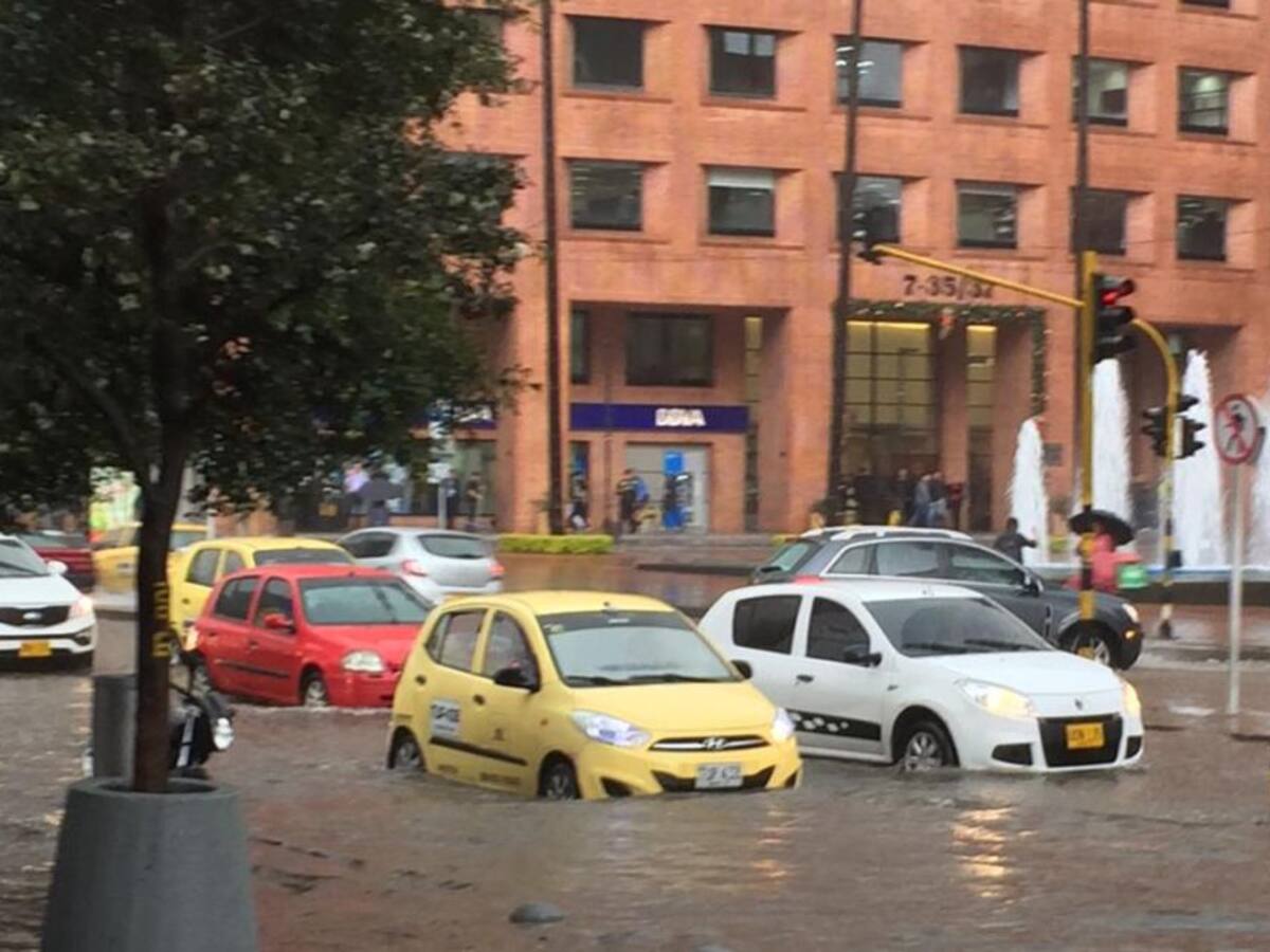 Impresionante aguacero en Bogotá