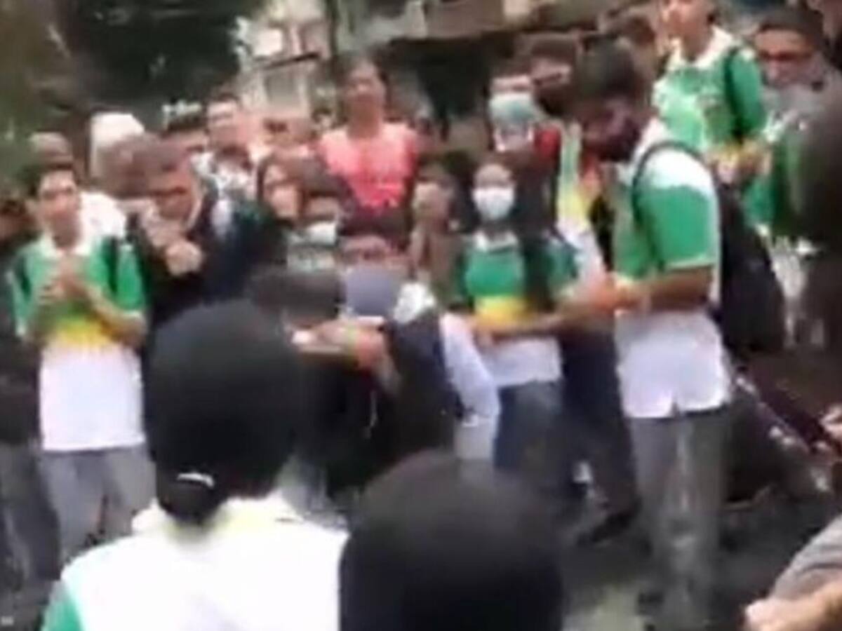 Alerta en Pereira por riñas entre estudiantes a las afueras de los colegios