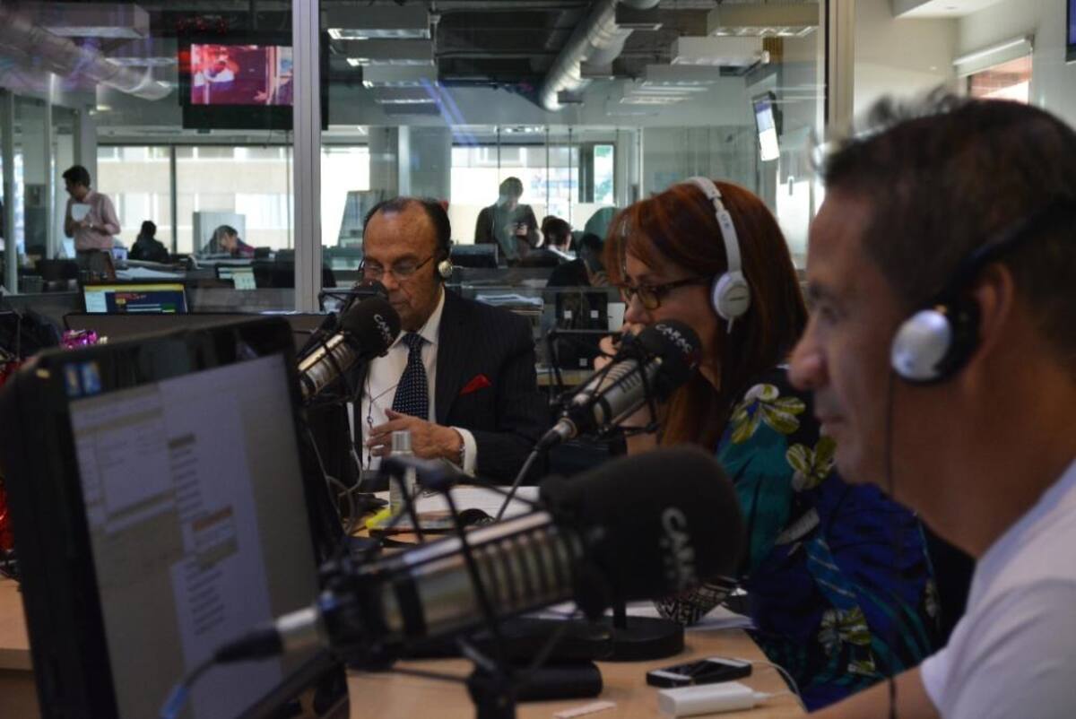 El ídolo de la radio se despide de La Luciérnaga pero continúa con sus comentarios deportivos en El Pulso del Fútbol. #GraciasPelaez