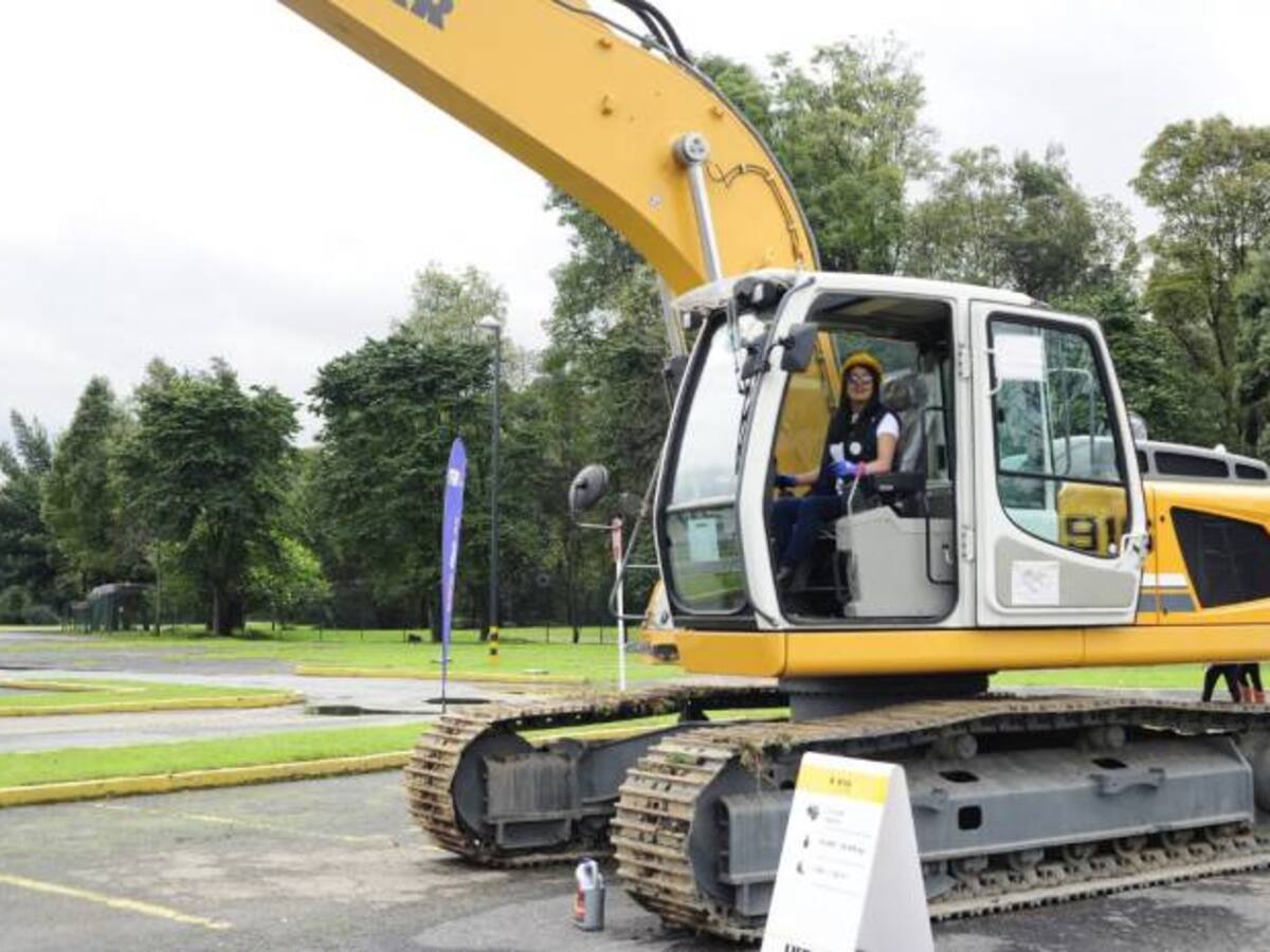 Ahora las mujeres colombianas podrán capacitarse en maquinaria pesada