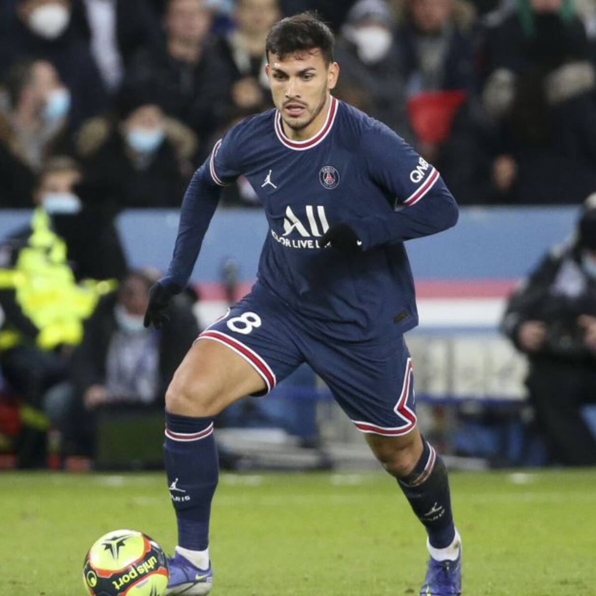 Dos jugadores del PSG positivos a covid-19, Paredes en aislamiento