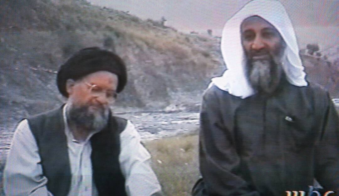 Ayman al Zawahri junto a Osama bin Laden en 2002.             Foto: Getty 