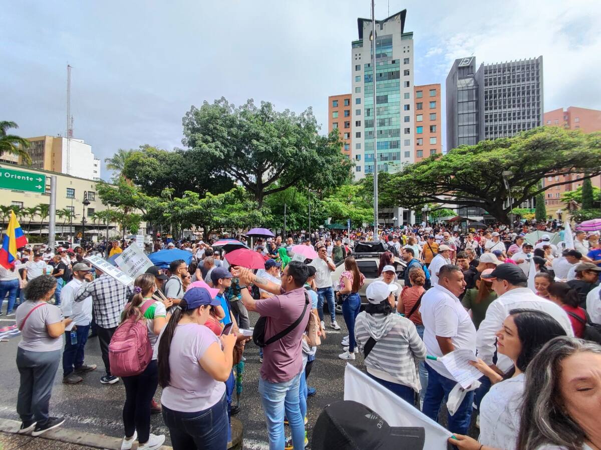 Convocan plantón de docentes en Bucaramanga