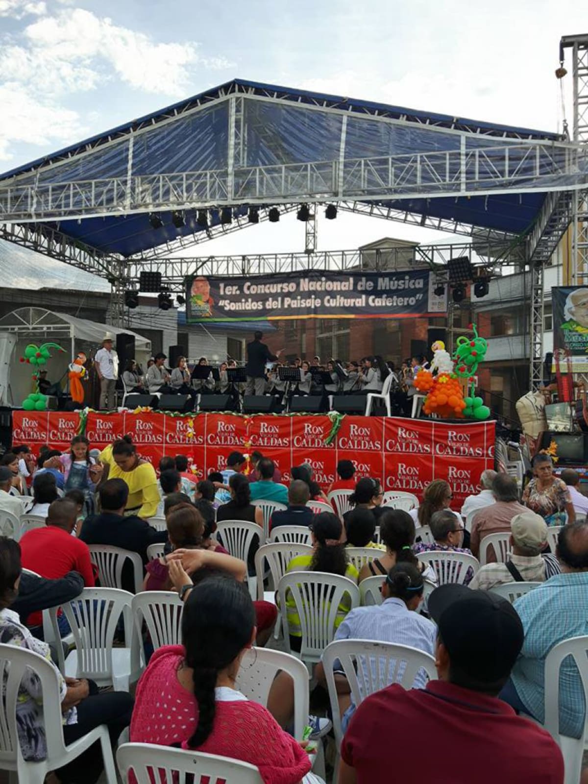 En el parque principal del municipio de Chinchiná, Caldas se llevó a cabo el concurso