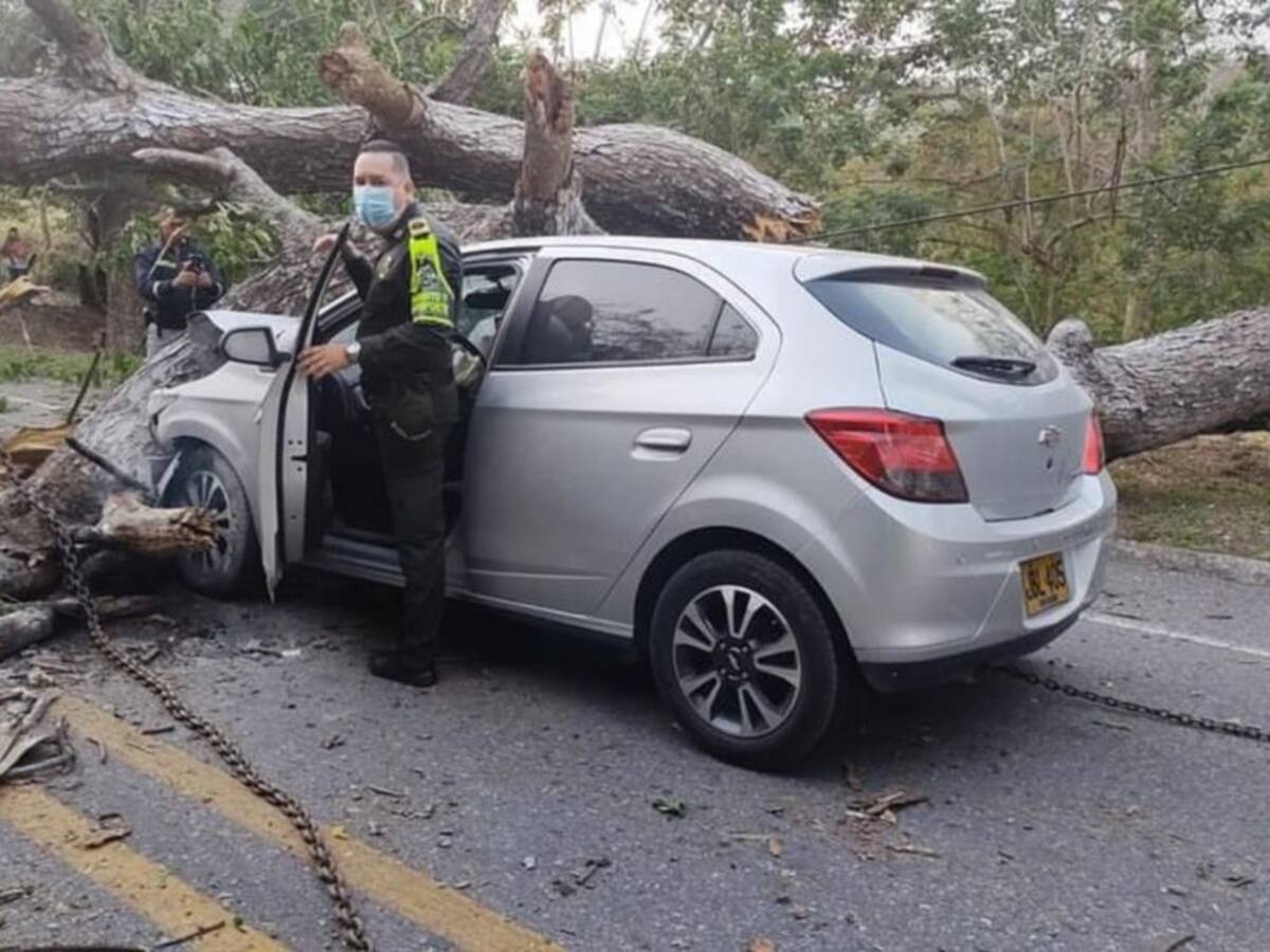 Hombres armados bloquean la Troncal del Caribe vía Santa Marta - La Guajira