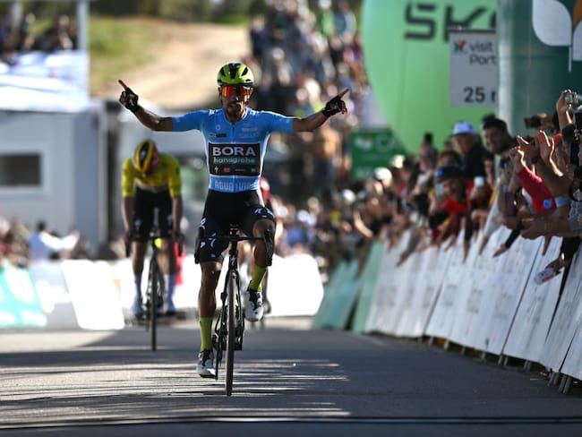 Daniel Martínez supera a Remco Evenepoel en la última etapa de la Vuelta a Algarve / Getty Images