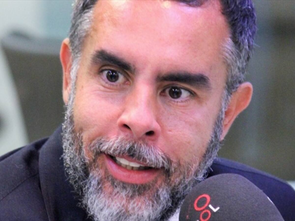 Santos no puede seguir siendo un observador del proceso de paz: Benedetti