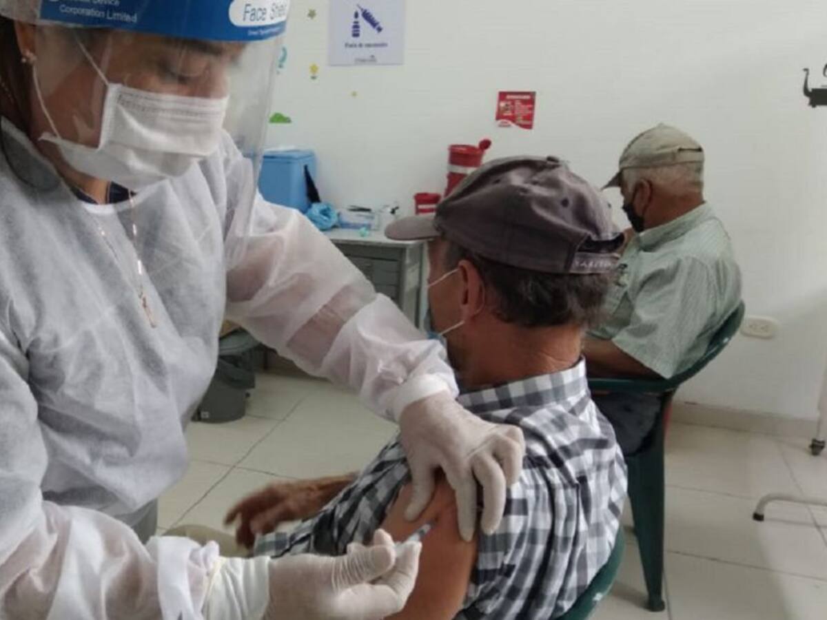 80% De cafeteros mayores de 60 años se han vacunado contra COVID, Quindío