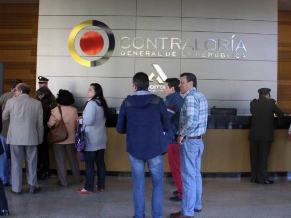 Tres exfuncionarios de la Contraloría capturados por contratación ilegal
