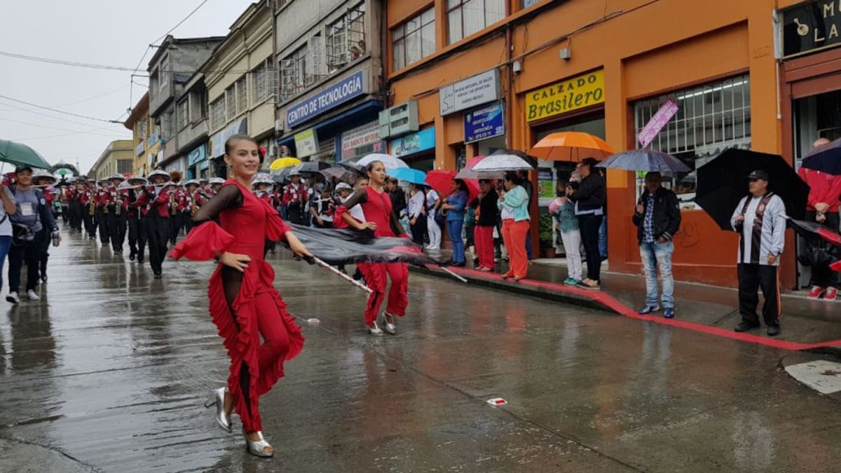 El desfile de las Carretas del Rocío en el cuarto día de la Feria de Manizales