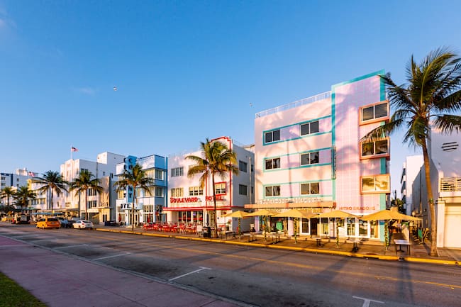 Hoteles Art Deco a lo largo de Ocean Drive en South Beach, Miami, Estados Unidos / Foto: GettyImages