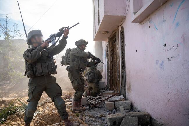 GAZA, 28/12/2023.- Actividad de las tropas de Tzáhal en Gaza. Los combates en Gaza se extienden a todas las zonas de la franja, incluida la de Rafah, en el extremo sur, donde se han concentrado un gran número de desplazados internos por las hostilidades en el norte y en la vecina Jan Yunis. EFE/Ejército de Israel **SOLO USO EDITORIAL/SOLO DISPONIBLE PARA ILUSTRAR LA NOTICIA QUE ACOMPAÑA (CRÉDITO OBLIGATORIO)**