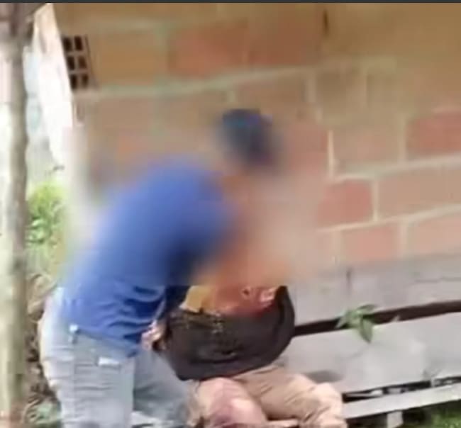 Asu lado fue encontrada su motocicleta incinerada