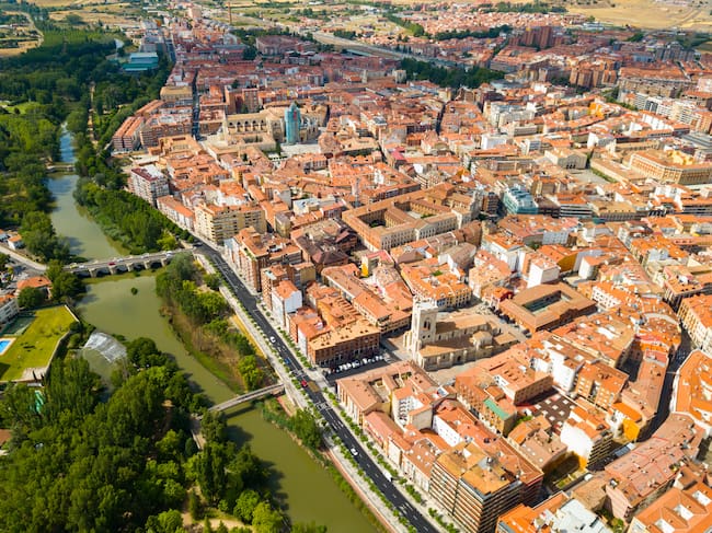 Vista panorámica desde un dron en la ciudad de Palencia, España / Foto: GettyImages