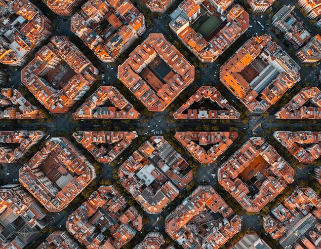 Vista aérea de las calles de Barcelona, España (Foto vía Getty Images)