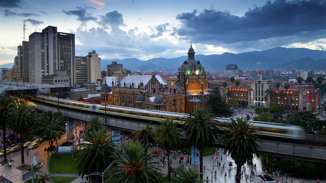 Colombia, Medellin, Plaza Botero, Parque Berrio. Foto: Getty Images