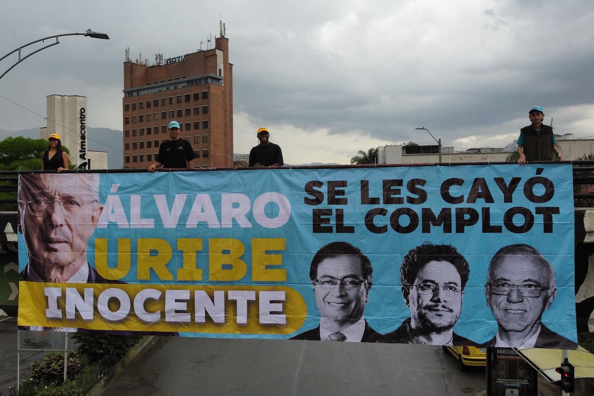 Presidente del Concejo de Medellín colocó valla defendiendo a Álvaro ...