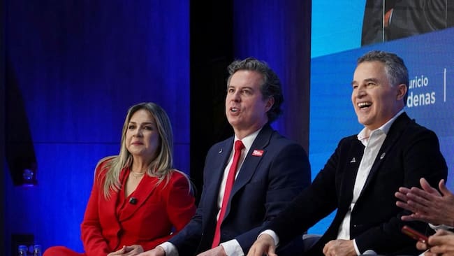 Vicky Dávila, Juan Manuel Galán y Aníbal Gaviria en el debate de la Gran Consulta por Colombia.