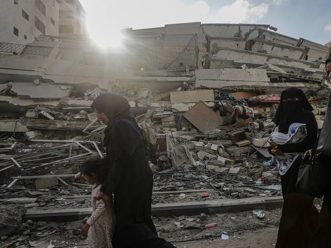 -FOTODELDÍA- Gaza City (---), 14/10/2023.- Residentes de la ciudad de Gaza comienzan la evacuación tras el aviso israelí de operaciones militares en la franja de Gaza. EFE/MOHAMMED SABER