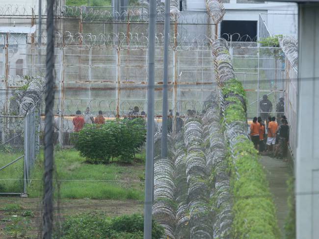 Control de un motín en una cárcel de Ecuador 