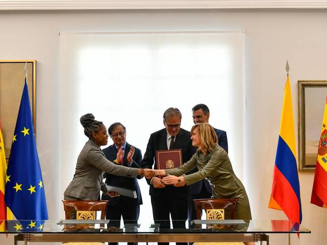 Firma de acuerdo Colombia-España Educación