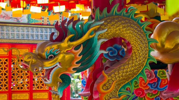 Colorido dragón chino en templo de Tailandia (Foto vía Getty Images)