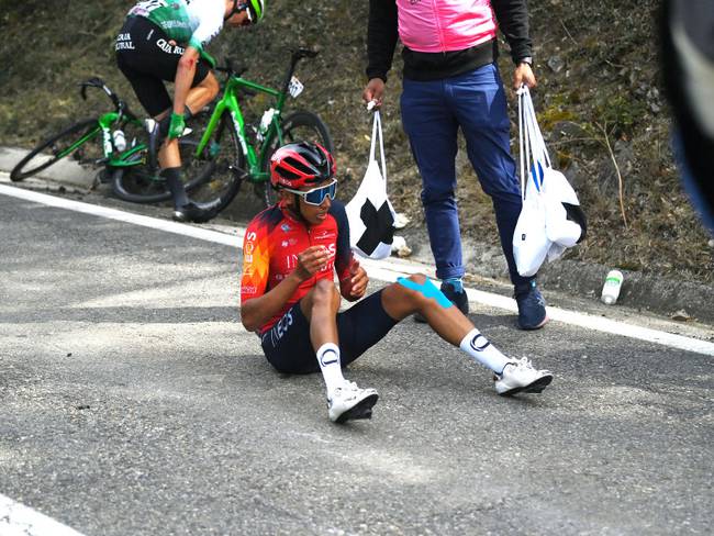 Egan Bernal tras sufrir una caída en la Vuelta Cataluña (Photo by David Ramos/Getty Images)