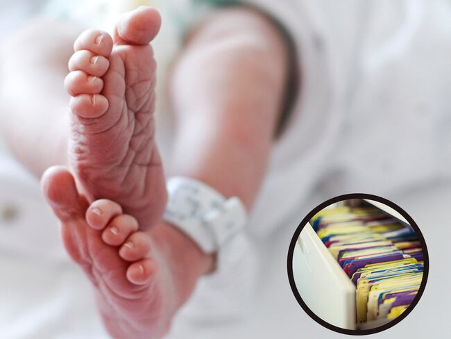 Pies de un bebé recién nacido y carpetas de colores (Foto vía Getty Images)